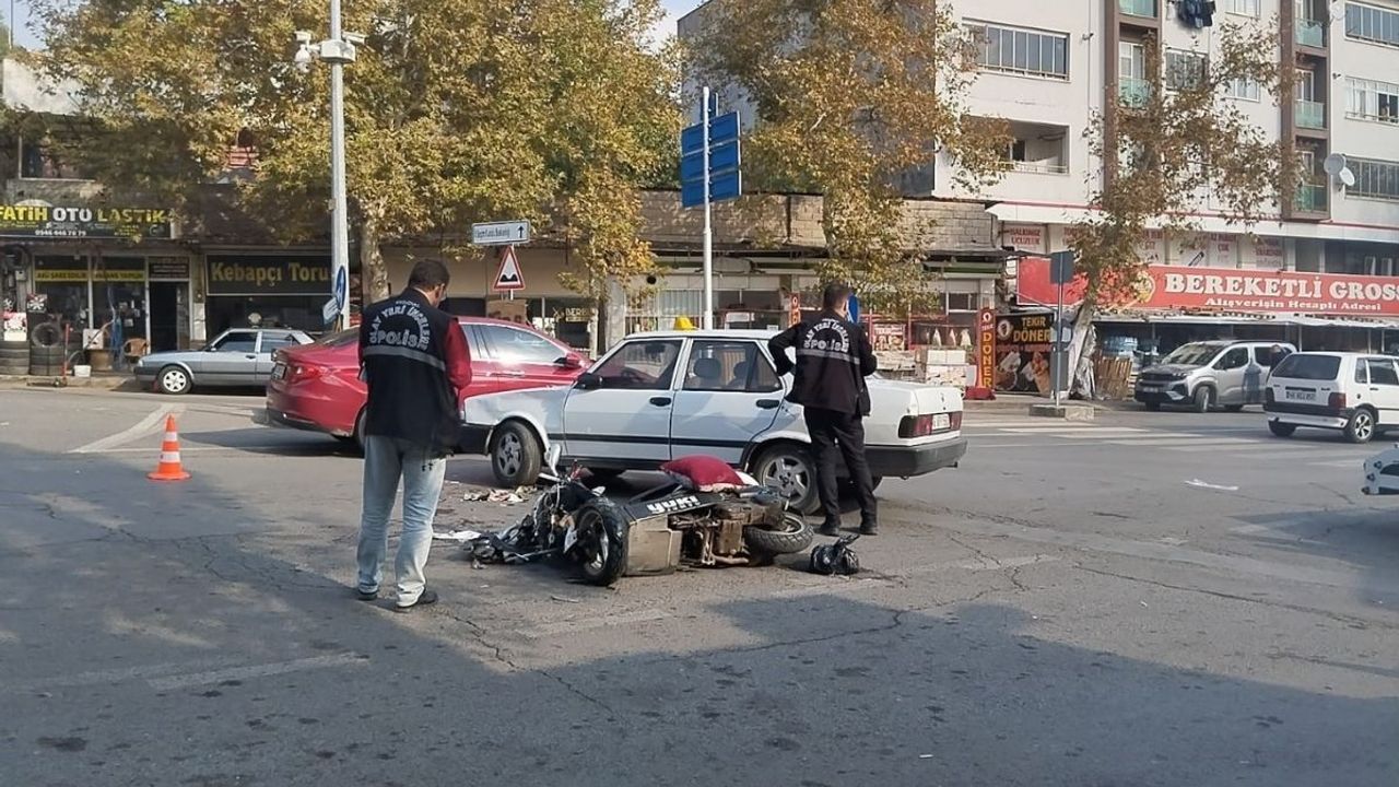 Ters yönden gelen araç motosiklete çarptı! 1 ölü