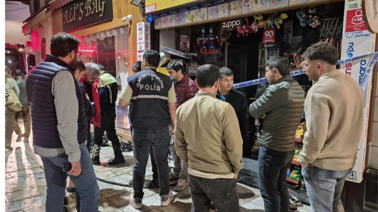 Benzin bidonuyla geldiği markette kardeşini çocuklarının önünde yaktı!