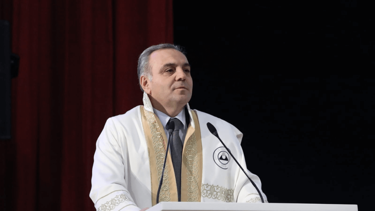 ERÜ’de büyük tören: Herkes beyaz önlük giydi!