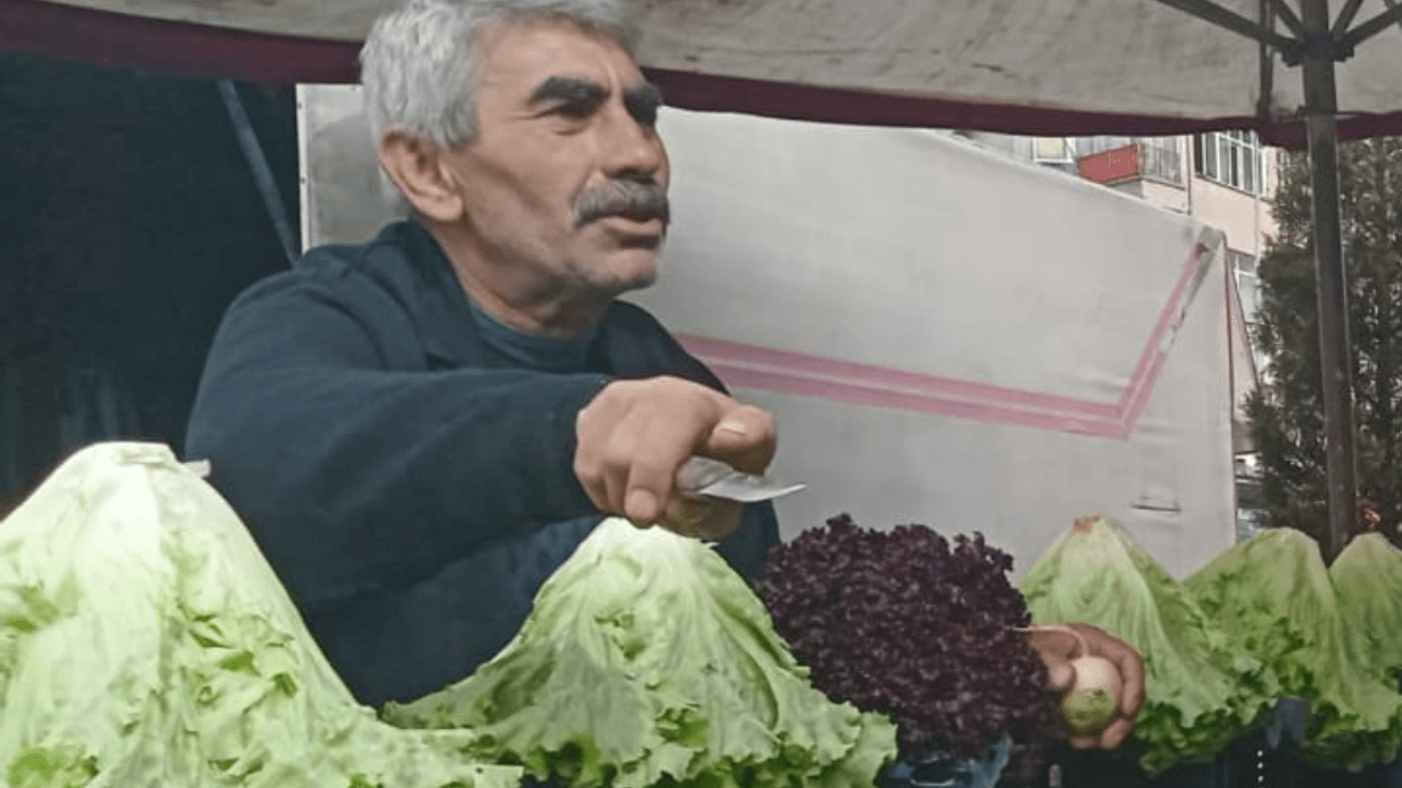 Kayseri'de esnaf elinde bıçakla o siyasetçiye neler söyledi?