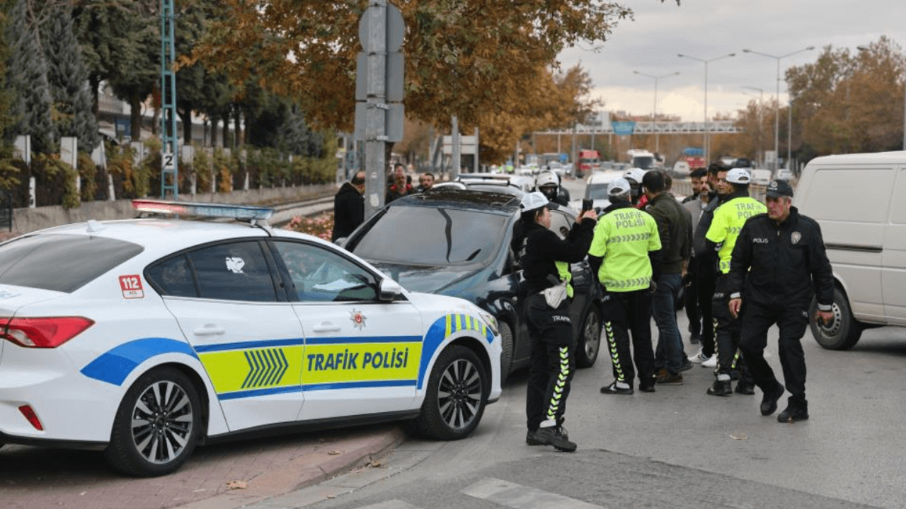 Cezaevi firarisi polislerle köşe kapmaca oynadı! Filmleri aratmayan kovalamaca!
