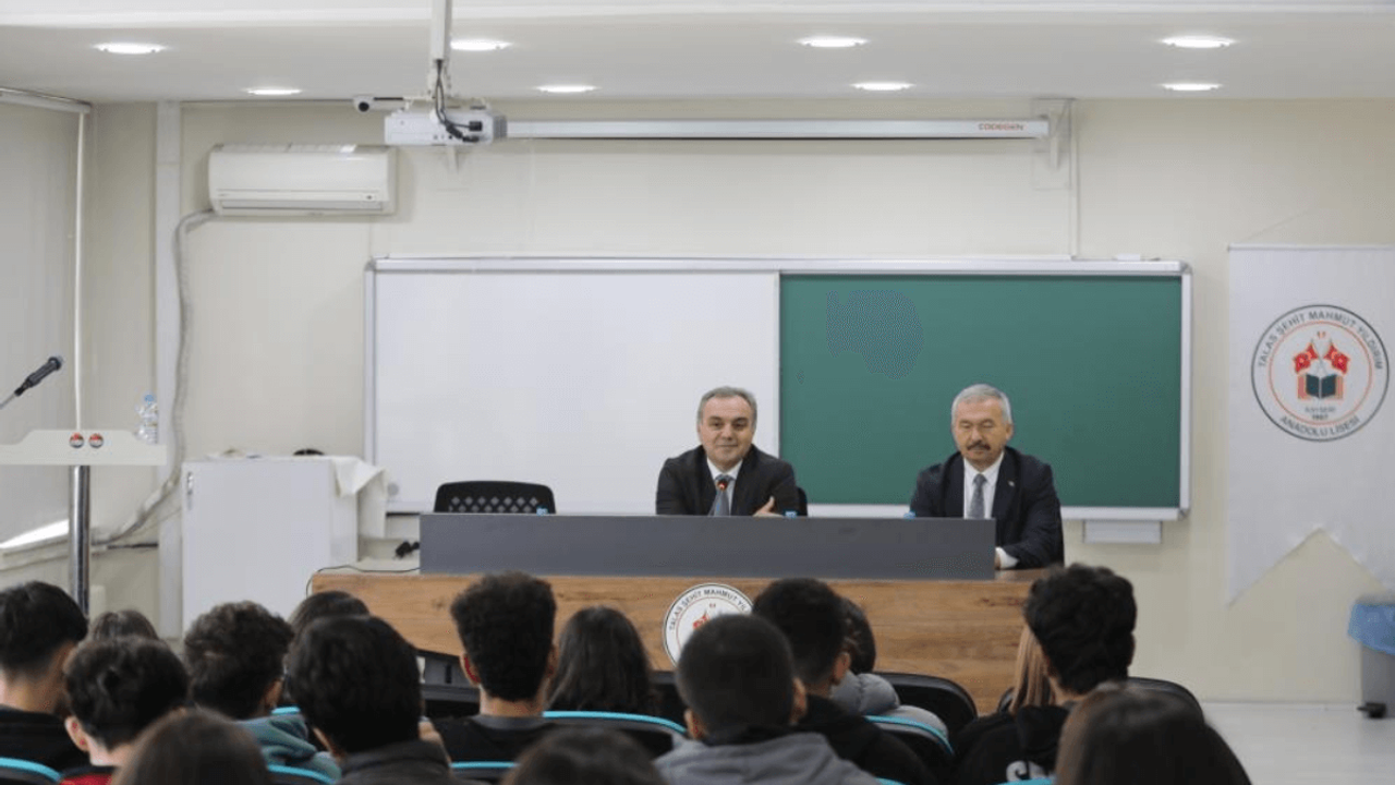 ERÜ Rektörü Prof. Dr. Fatih Altun o lisenin öğrencileriyle buluştu!