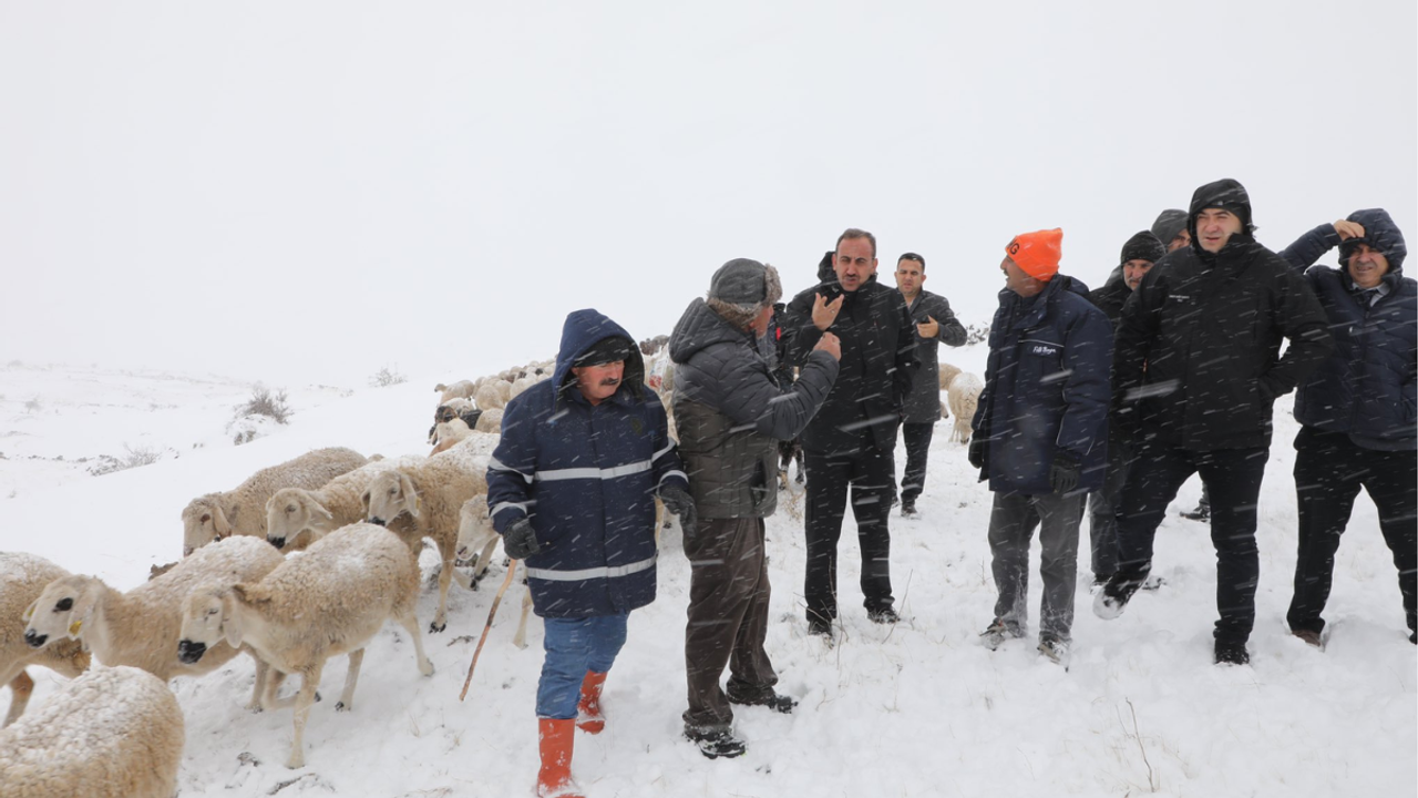 İncesu’da mahsur kalan çobanlar ve koyunları için kriz masası toplandı!
