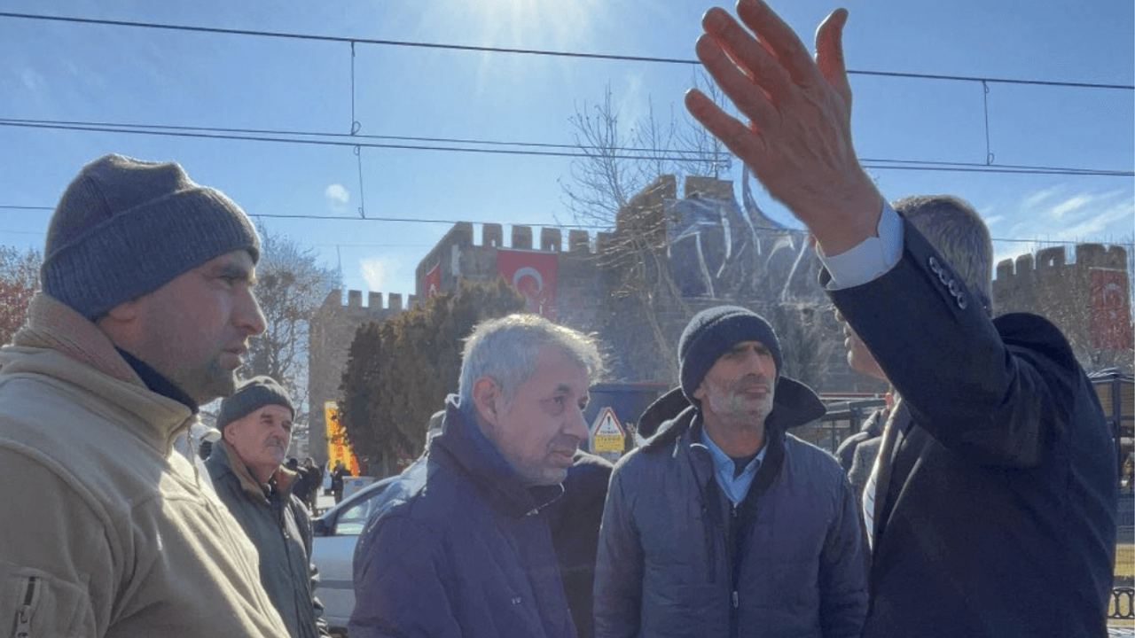 Kayserili siyasetçi meydanda halka sordu: Nasıl cevaplar aldığıma, inanmayacaksınız!
