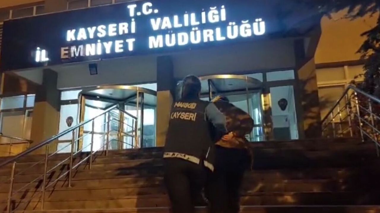 Kayseri’de hapis cezası bulunan 2 firari torbacı yakalandı!