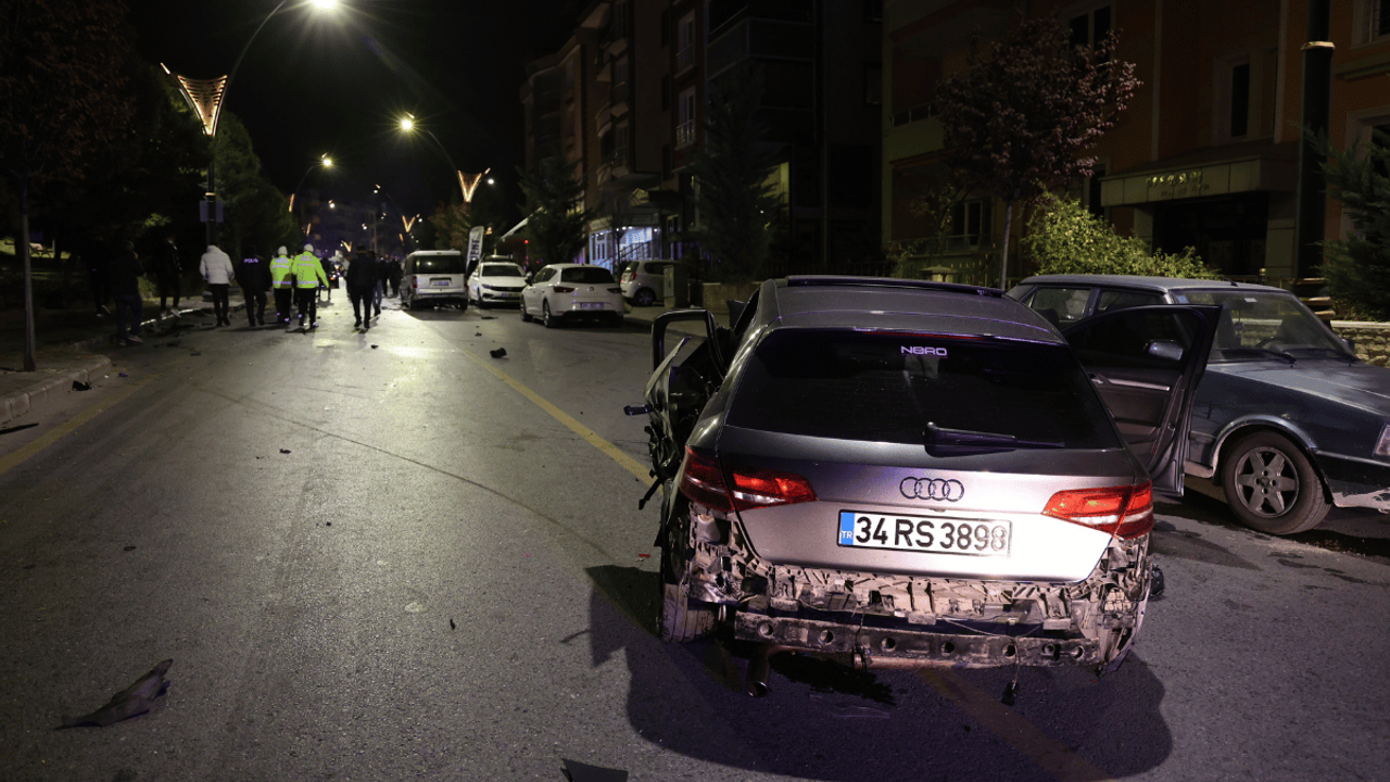 Alkollü sürücü durmak bilmedi! 4 araca çarptı!