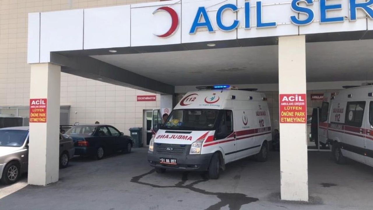Karşıdan karşıya geçmeye çalışırken kamyon çarpan yaya hayatını kaybetti!