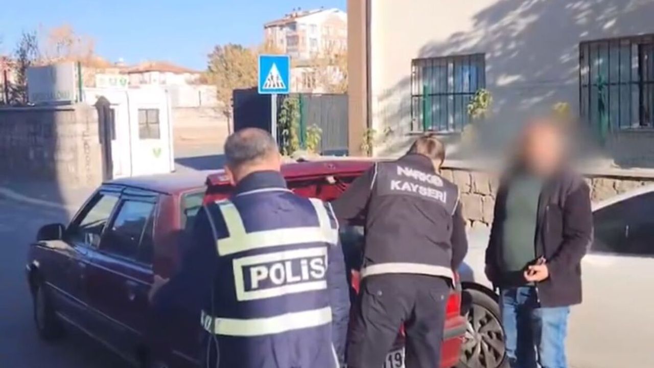 Kayseri'de Emniyeti okul önlerindeki zehir tacirlerine geçit vermiyor!