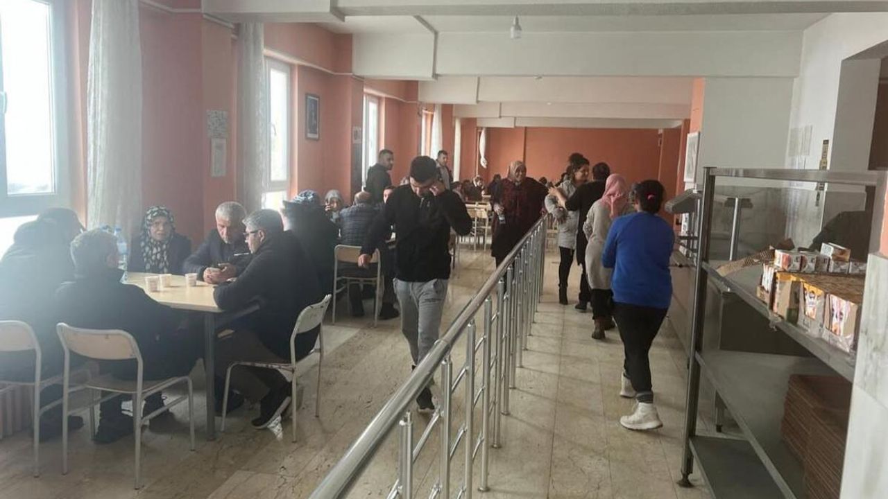 Kayseri’nin o ilçesi yolda mahsur kalan vatandaşlarla dolup taştı!