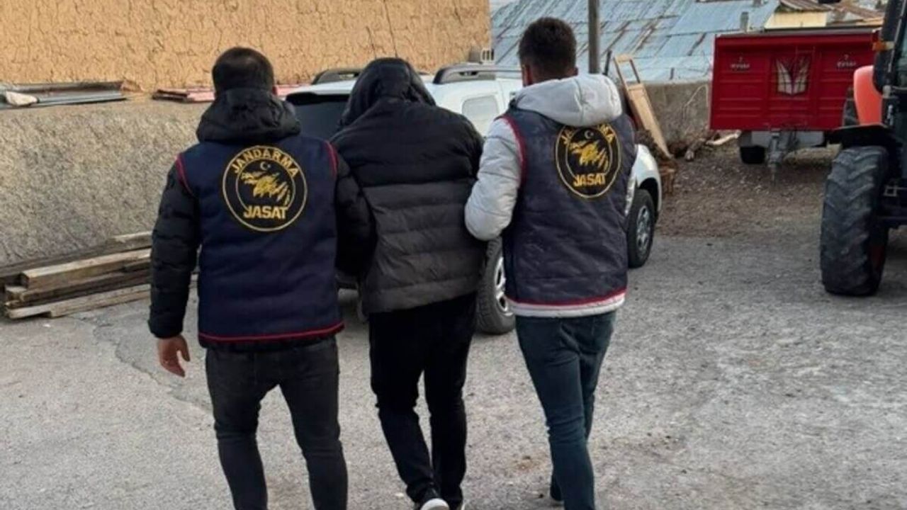 Binbaşıyım diyerek yaşlı kadının 300 bin TL'lik altınını böyle çaldı!