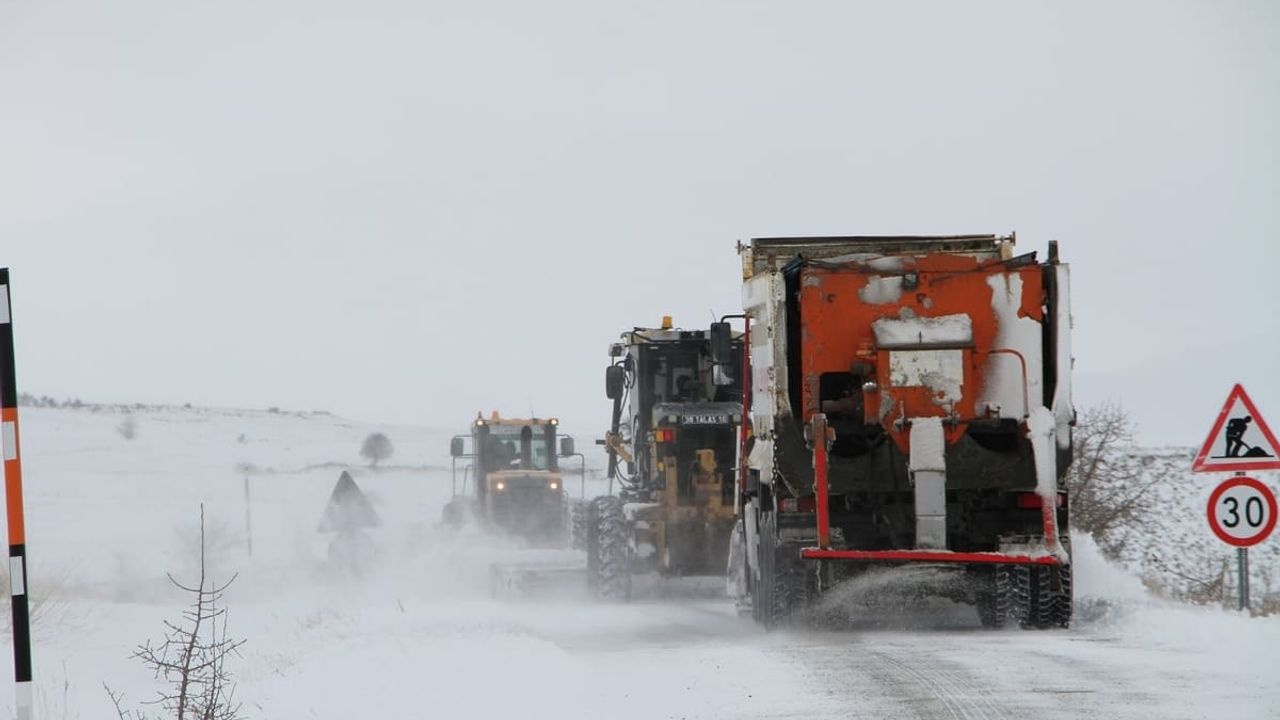 Kayseri’nin o belediyesinde yol açma çalışmaları aralıksız sürüyor!