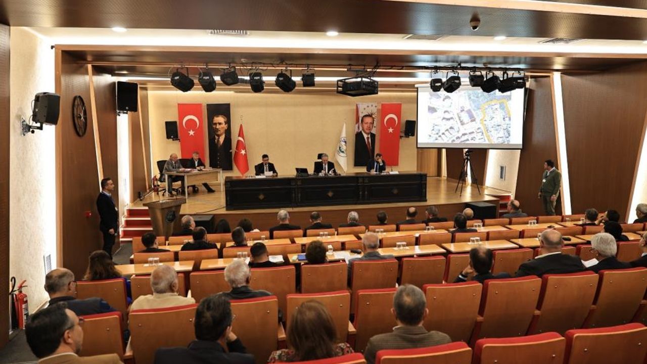 Talas Meclisi'nde kavga! Bildiri okumak isteyen CHP'li üyeye tepki!