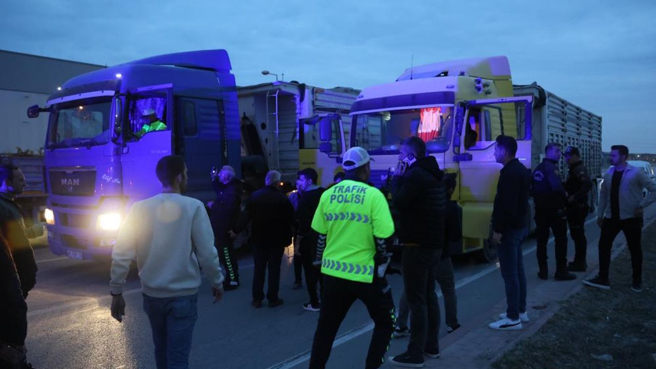 Trafiği tehlikeye attılar! Nefes kesen kovalamaca sonucu yakalandılar