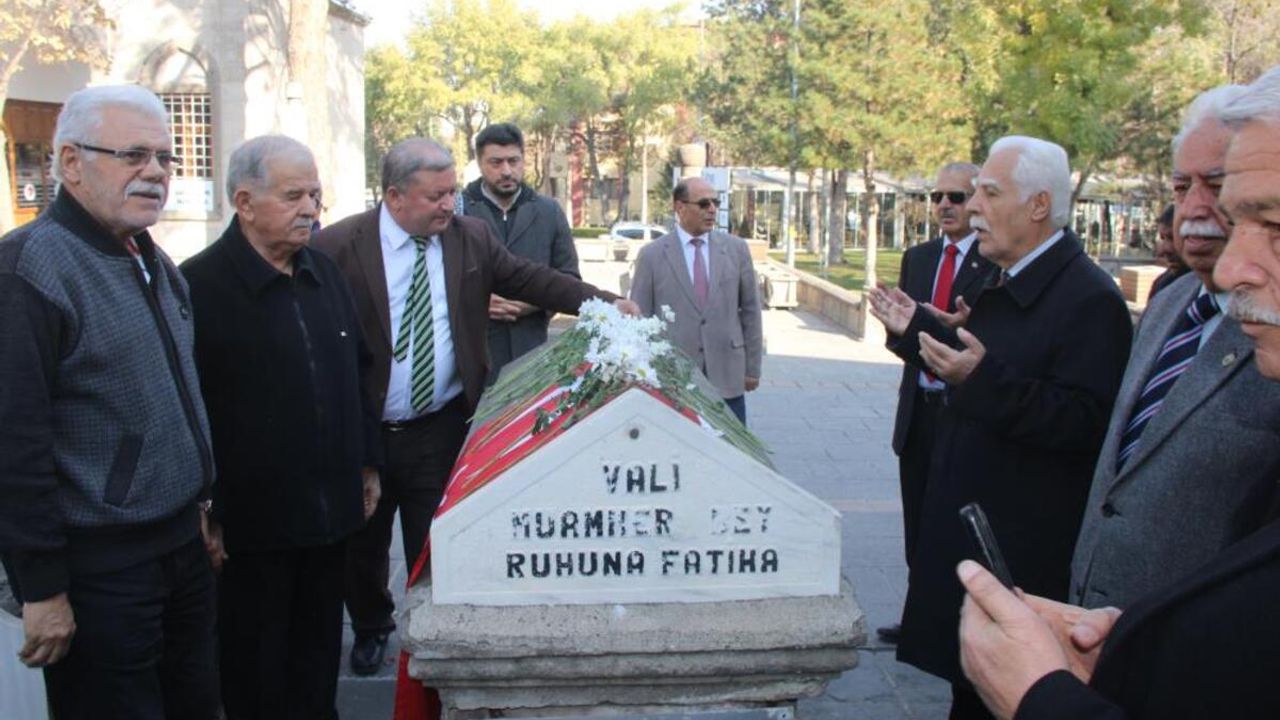Yıllar önce Kayseri’de Valilik yapan Ahmet Muammer mezarı başında anıldı!
