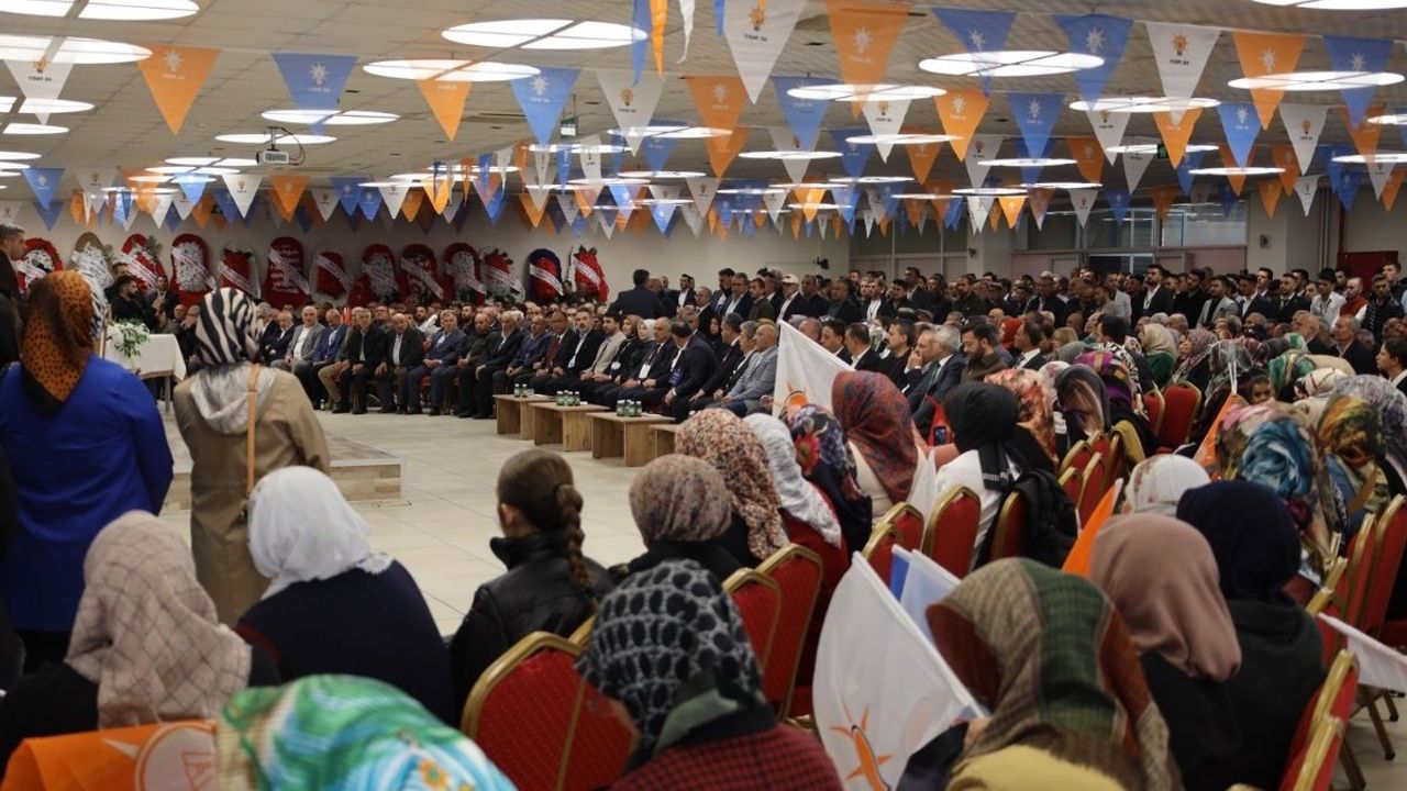 AK Parti Yahyalı 8'inci Olağan Kongresi'nde o isimler dikkat çekti
