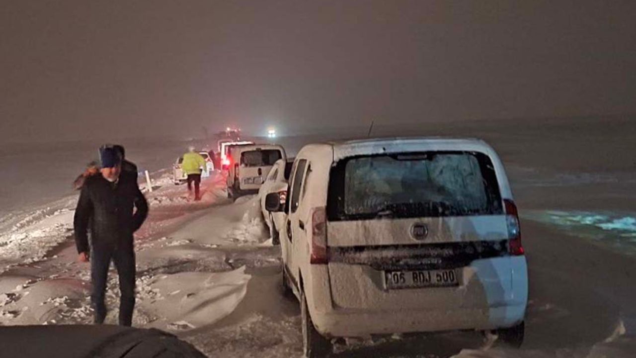 Kayseri'de yolda kalan vatandaşlara yardım eli!