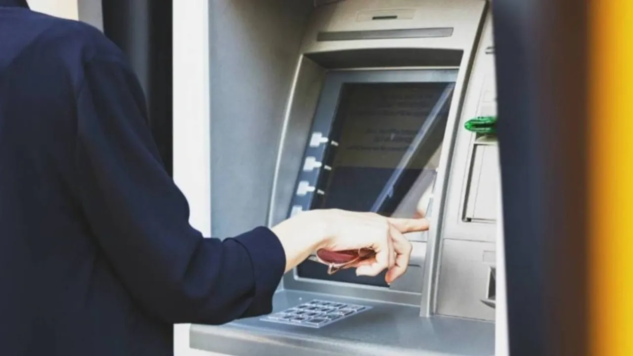 Bankalar sırayla bütün müşterilerini uyarıyor! Sakın ama sakın bu ATM’lerden para çekmeyin