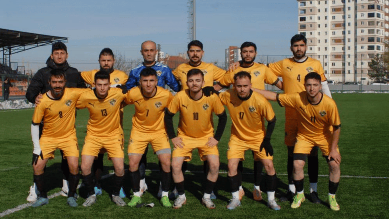Kocasinan Şimşekspor'un zirve yürüyüşü!