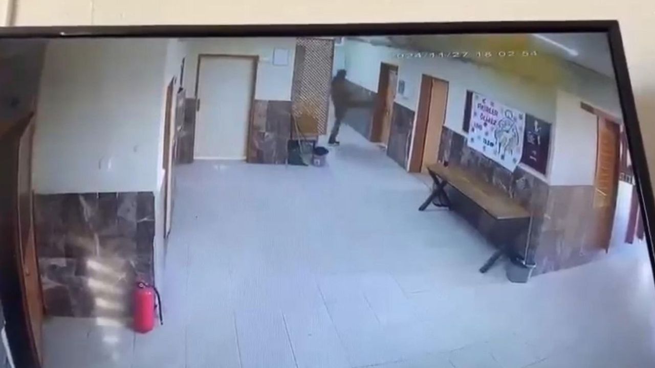 Kardeşinin tartıştığı iki öğretmeni kapıyı kilitleyip dövdü!