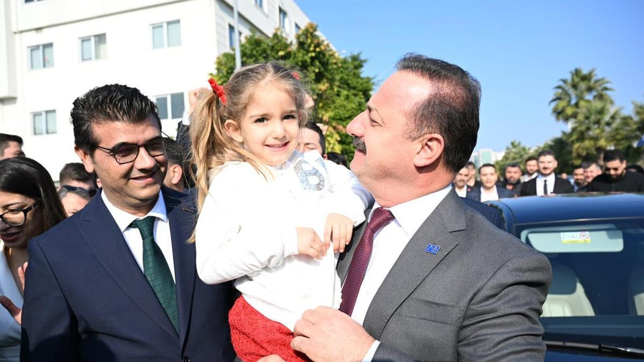 A Parti’nin Adana buluşmasında Kayserili iş insanı dikkat çekti!