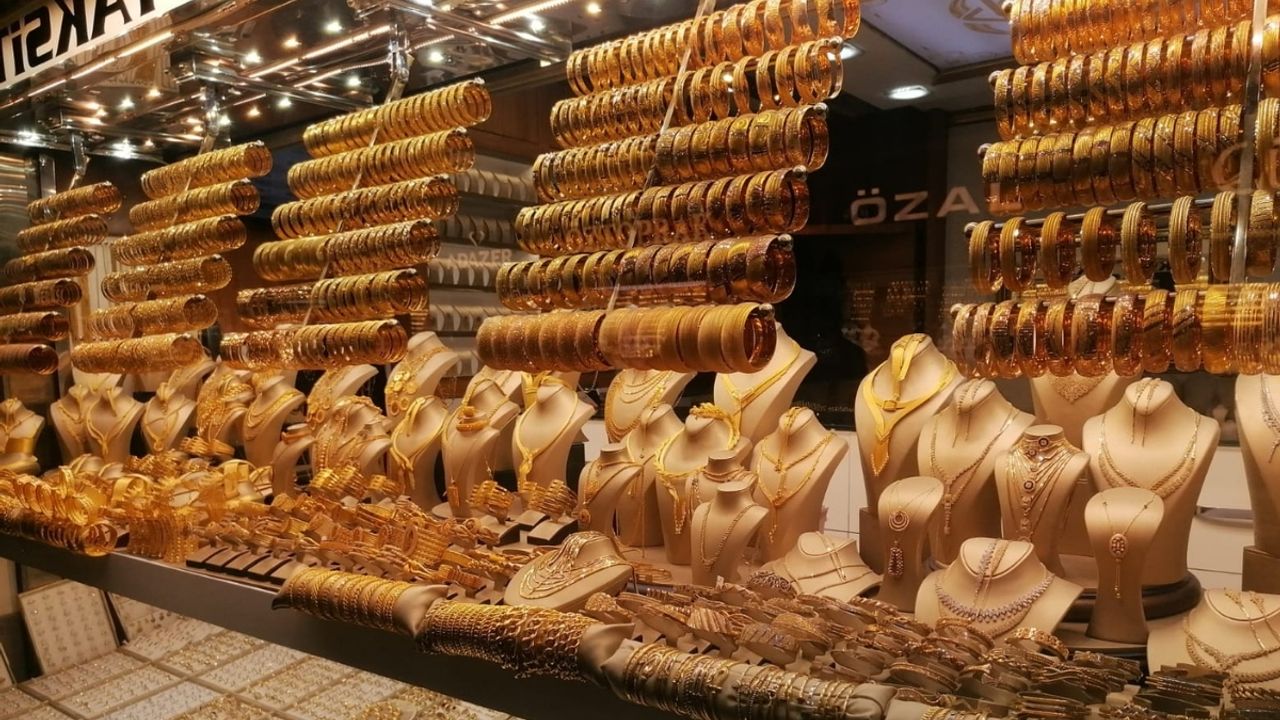 Altın fiyatları fırladı! Çeyrek altın ve gram altın ne kadar oldu?