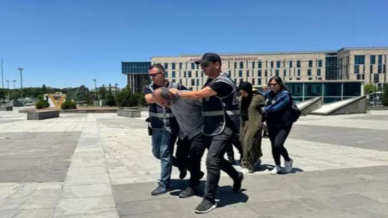 Kayseri’de Atatürk Anıtı’na baltayla saldıran şahısların hapis cezası belli oldu!