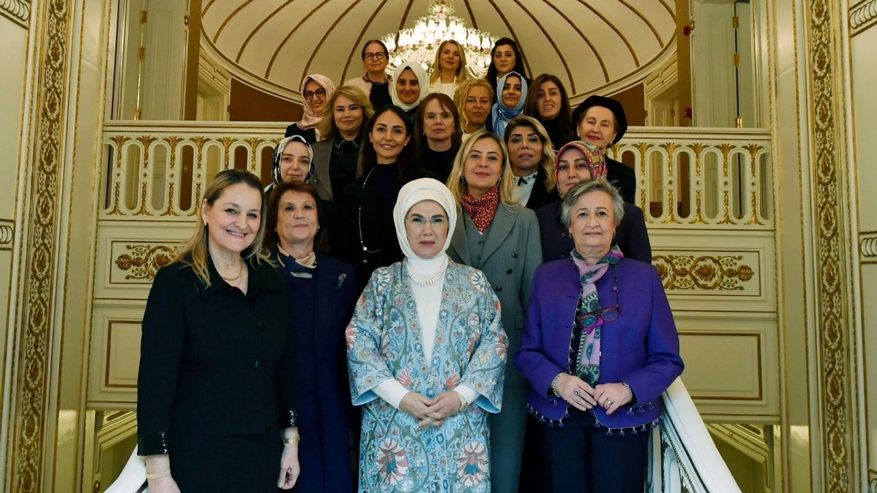 Berna Gözbaşı Emine Erdoğan‘ın davetine katıldı!