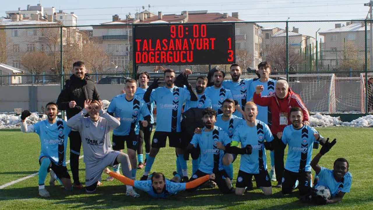 Döğergücü FK zirveyi bırakmıyor!