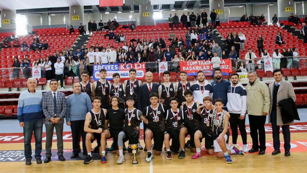 Erciyes Koleji basketbolda yine zirvede!