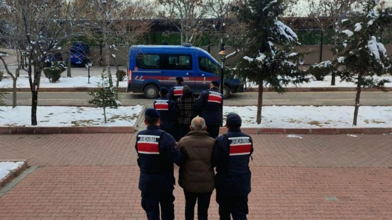 Ehliyet sınavında usulsüzlük yapan şebekeye 8 ilde eş zamanlı operasyon!