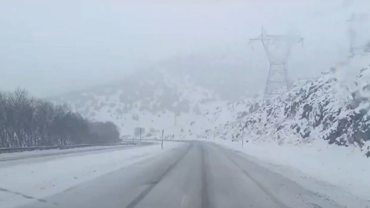 Kayseri karayolları beyaza büründü! Emniyet yol durumunu paylaştı