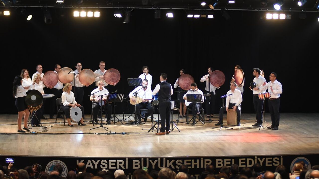 Kayseri'de Adliye Ritim Topluluğu, müziğiyle mest etti!