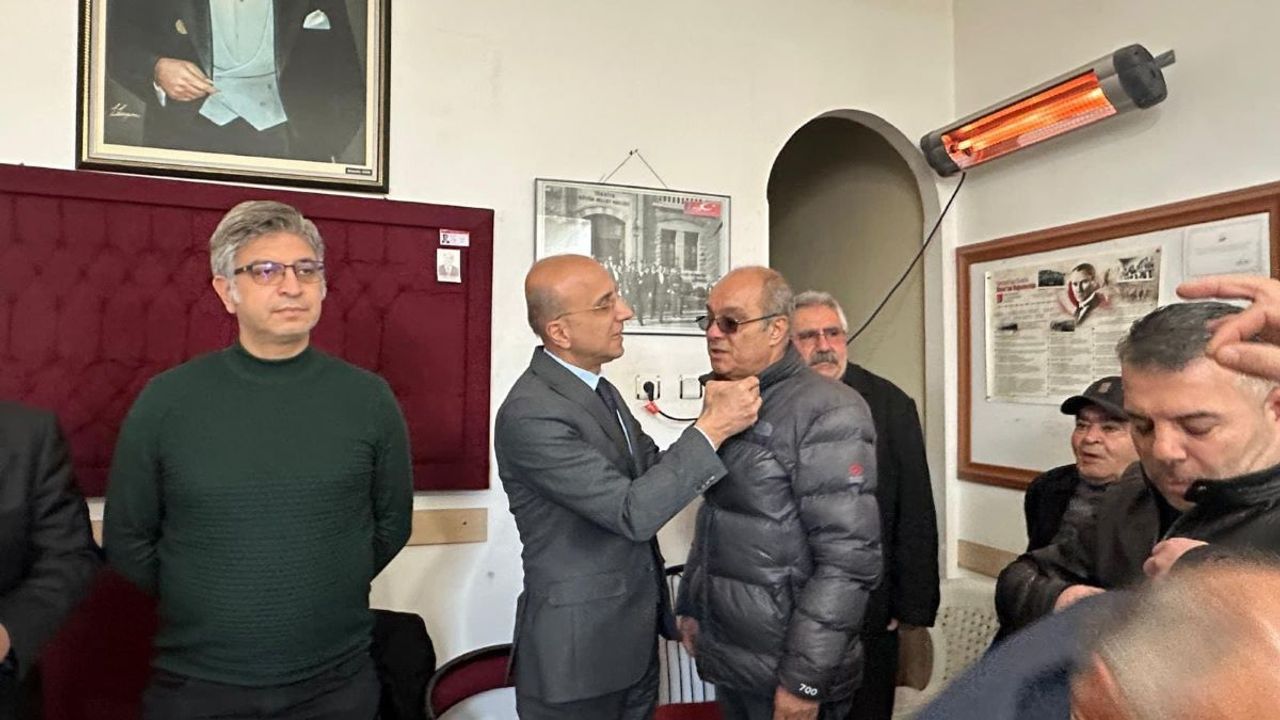 Kayseri’de İYİ Parti’den seçilen meclis üyeleri, istifa ederek CHP’ye geçti