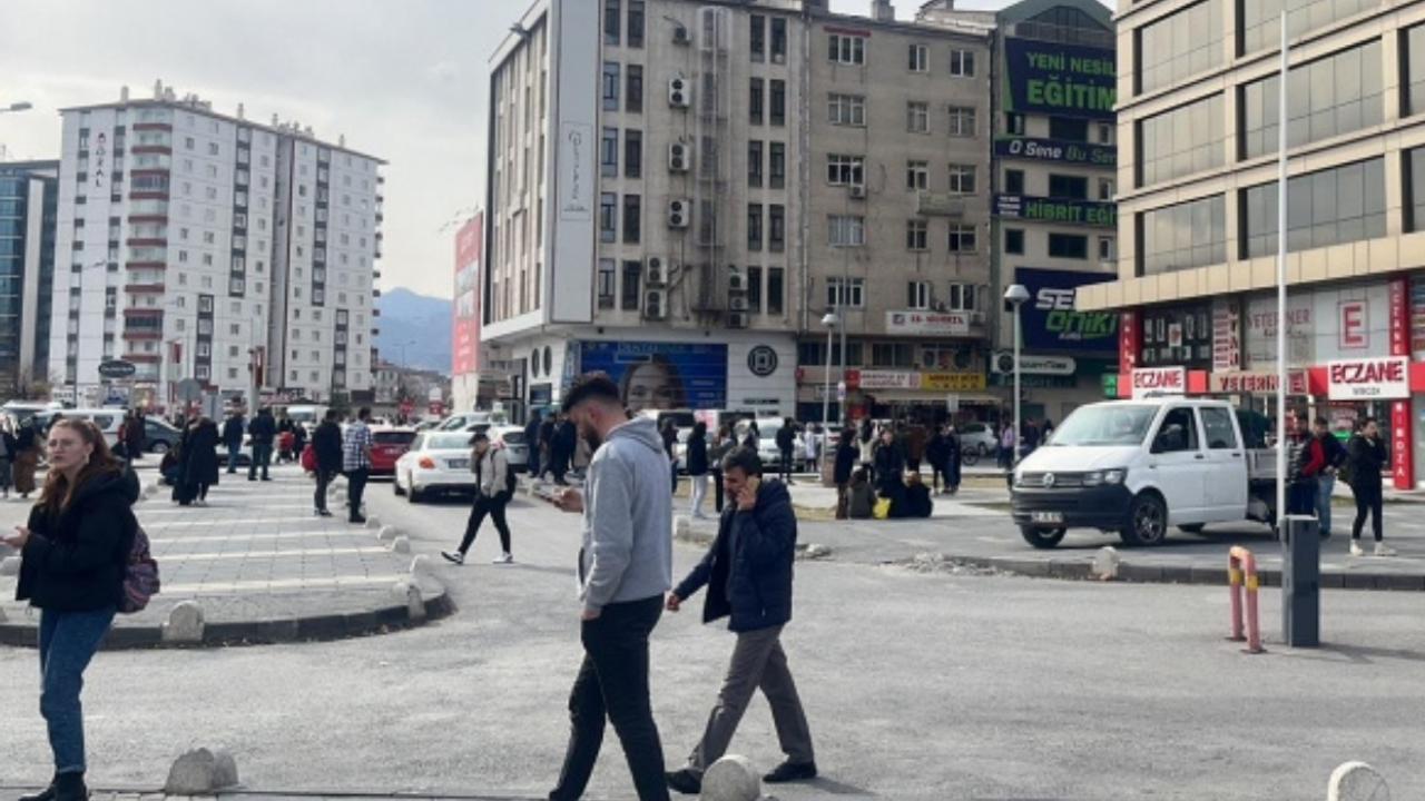 Kayserililerin heyecanlı bekleyişi başladı: 1 saat 15 dakika kaldı!