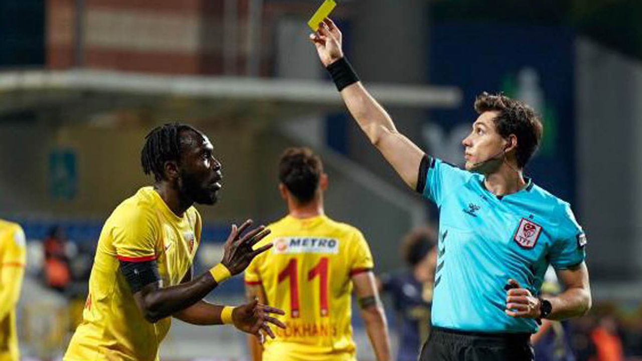 Kayserispor 13 maçta 4 kez kırmızı kart gördü!