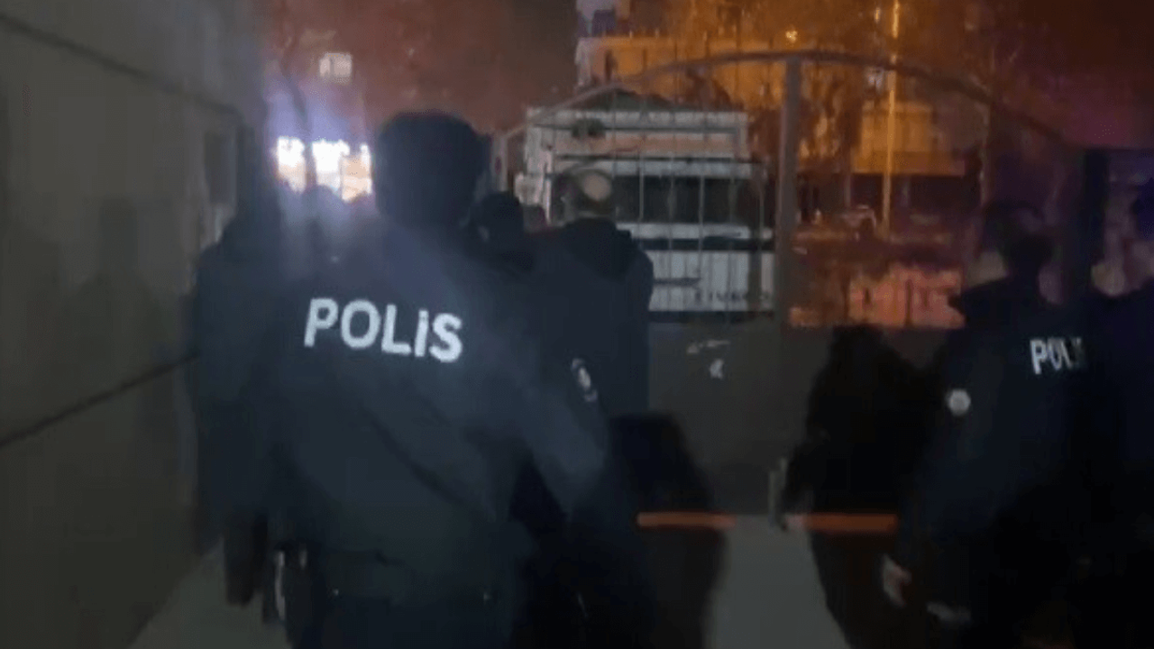 Apartmanda nefes kesen kovalamaca: Havalandırma boşluğundan kaçan firari 5. katta polisle yüzleşti!