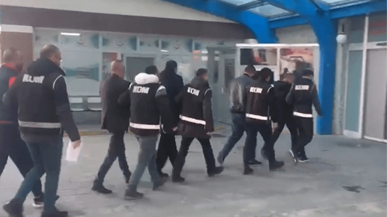 Ekipler düğmeye bastı! Tefeciler polislerin ağına düştü!