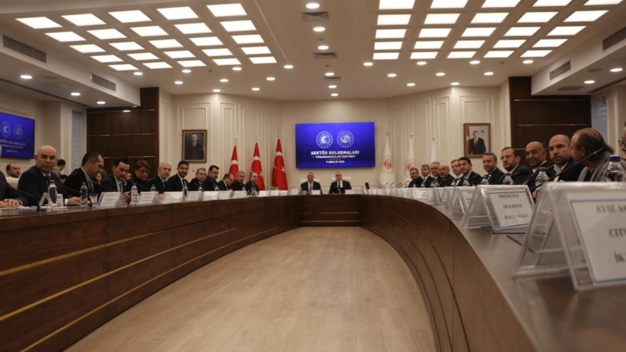 Asgari ücret maratonu öncesi Bakan Işıkhan resti çekti: Asla ezdirmeyeceğiz!