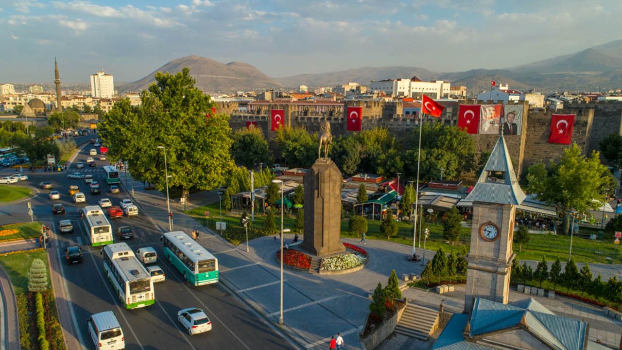 Kayseri’de yatırım fırsatı! 2 ilçede 8 arsa satılacak!