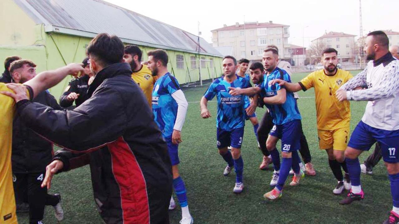 Kayseri’de amatör maçta ortalık karıştı! 6 gol 5 kırmızı kart
