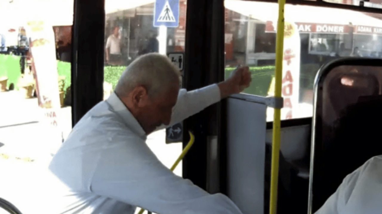 Kayseri'de halk otobüsünden düşen yaşlı şahıs yürekleri dağladı!