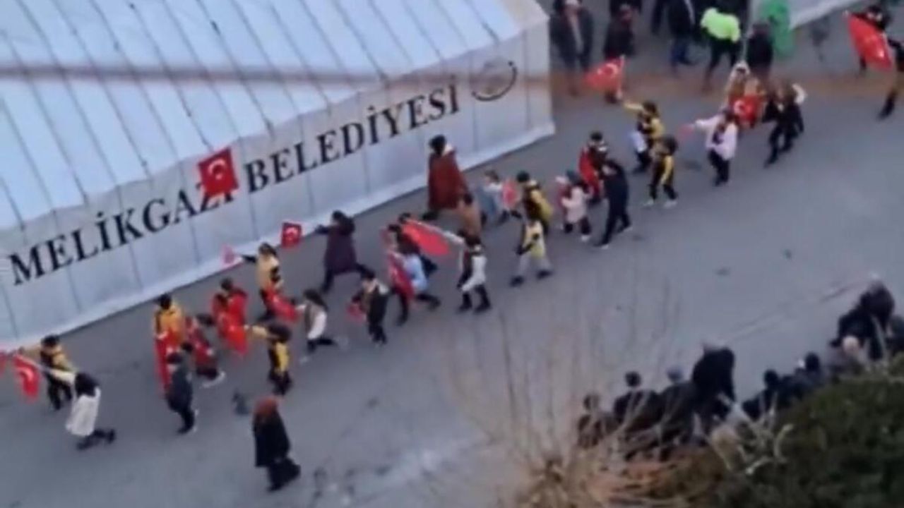 Kayserili Şehit Baydilli’nin evinin önünde duygulandıran anlar!