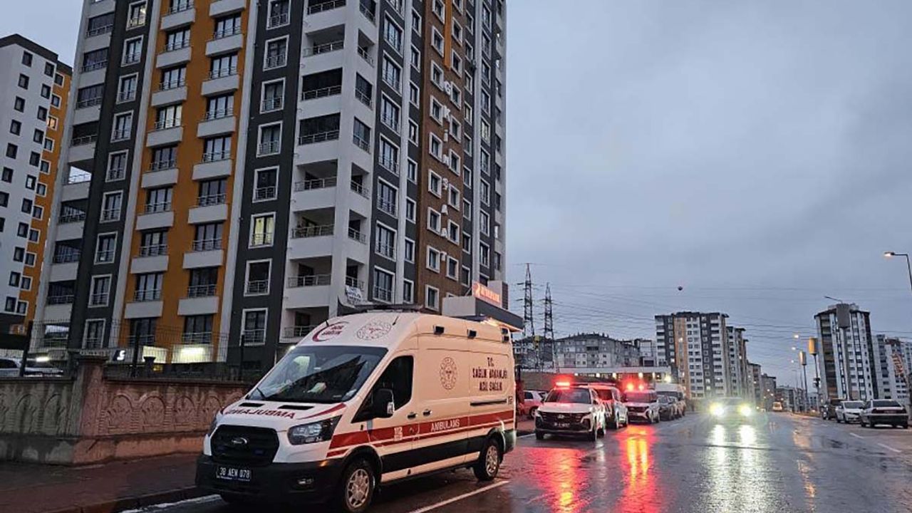 Kayseri'de lüks sitede şok eden olay! Silahla kendini vuran şahıs hayatını kaybetti