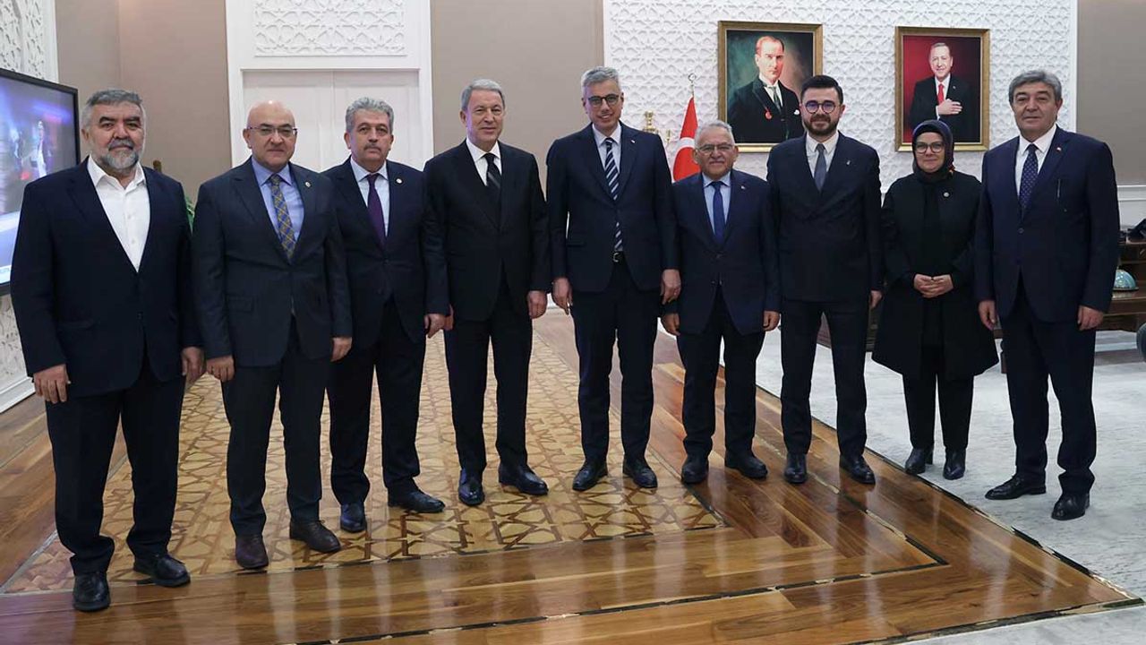 Kayseri Heyeti Sağlık Bakanı’nı Ziyaret Etti, Bu garip Fotoğrafta, Sağlık Temsilcileri Nerede?