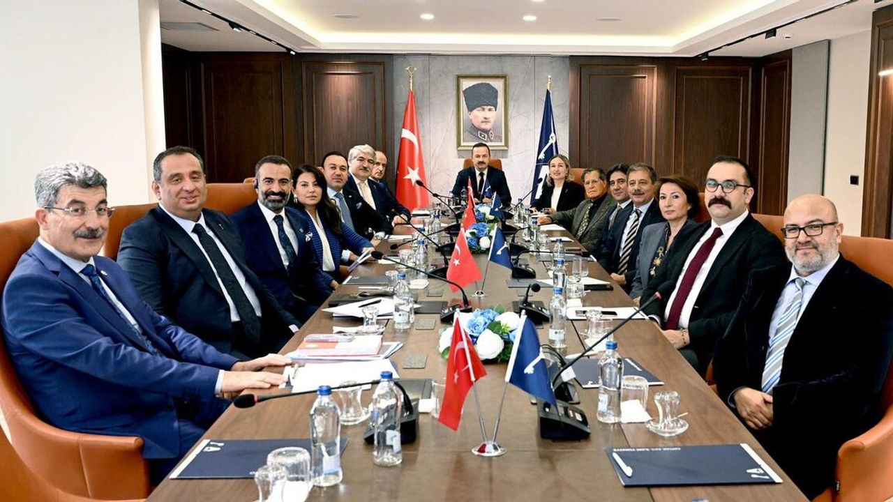 A Parti’nin divan toplantısına Kayserili o isimde katıldı!