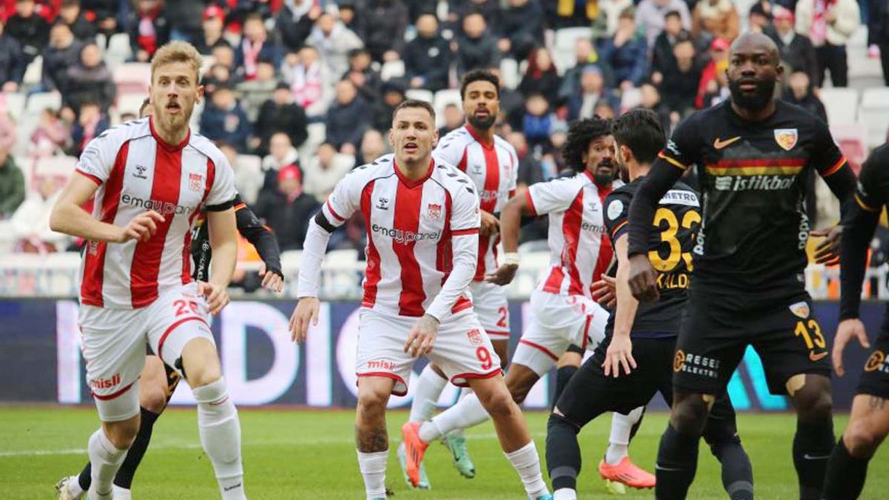 Kayserispor'da Bahoken öyle birşey yaptı ki! Takımını 10 kişi bıraktı