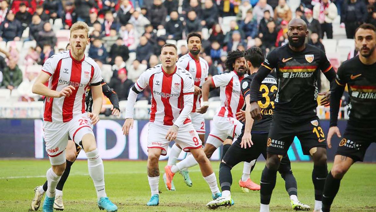 Kayserispor’da Bahoken takım arkadaşına tokat atmıştı! Kaç maç ceza alacak?
