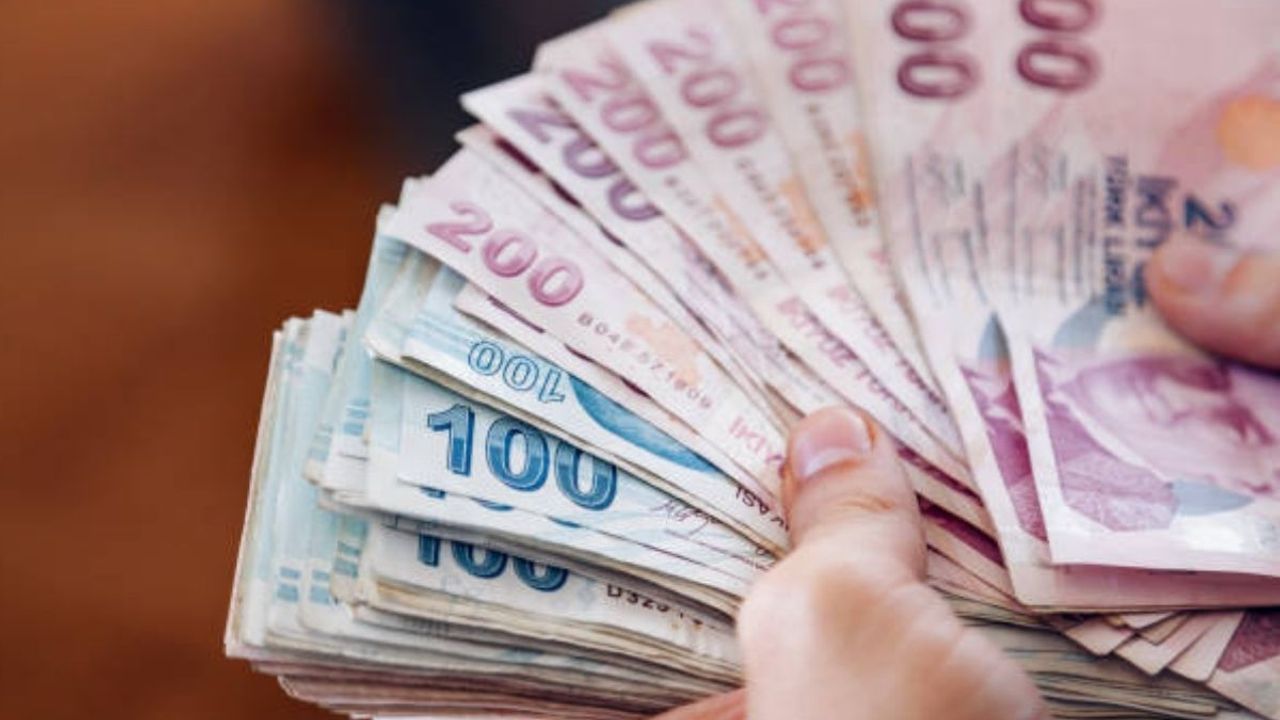 Emeklilerin merakla beklediği en düşük maaşı artıran teklif TBMM'den geçti!