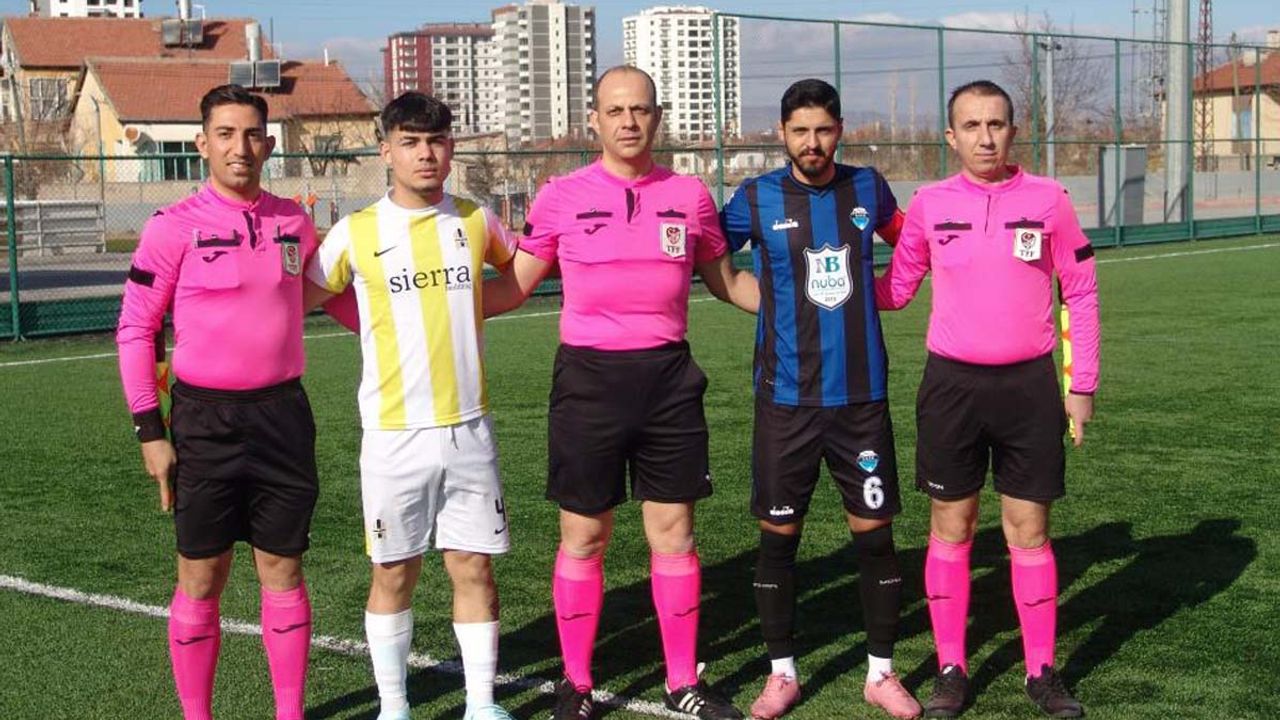 İsmail Okumuş 12 dakikada sahadan çekildi!