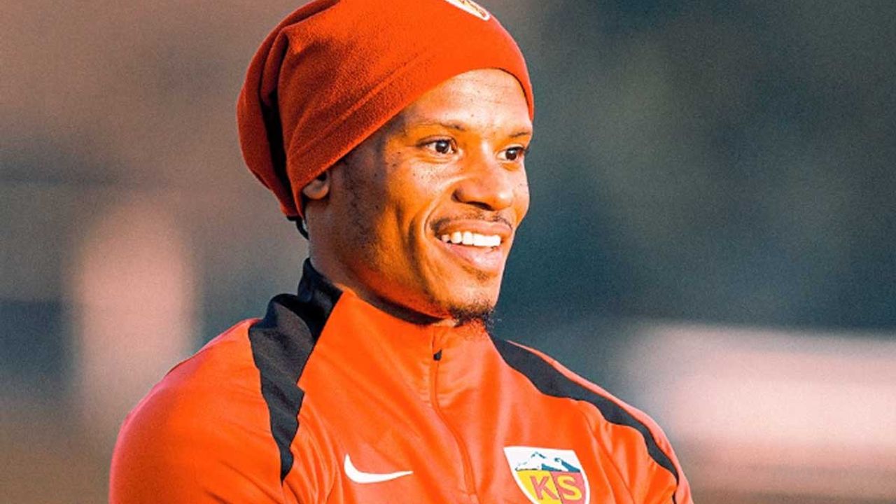 Kayserisporlu futbolcu Julian Jeanvier’in mutlu günü!